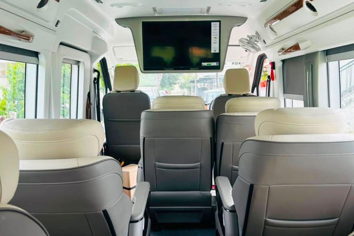 Urbania 10 D Ultra VIP Seat view 4
