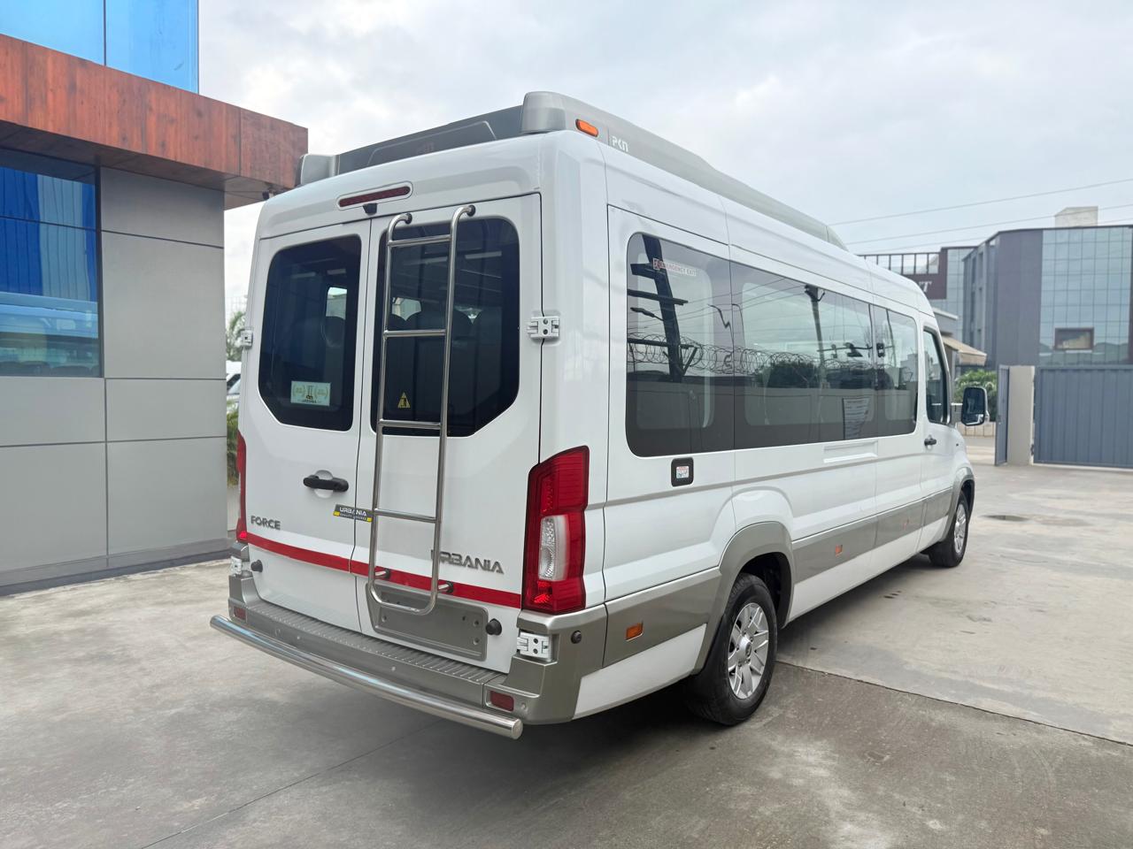 URBANIA 10 + D SEAT SUPER MAHARAJ SEAT Luxury 2