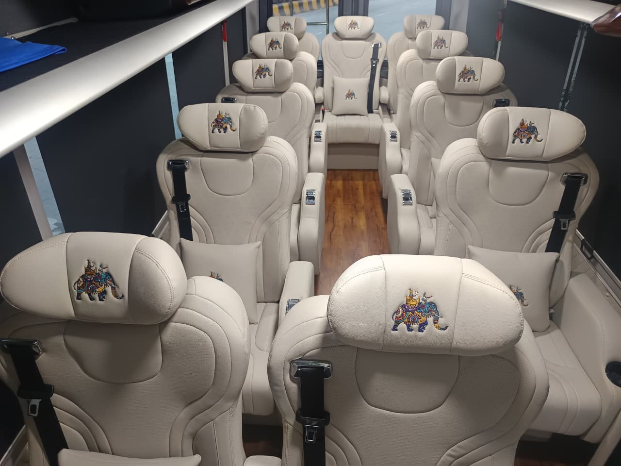 URBANIA 12 D SEAT MAHARAJ SEAT DELUXE Luxury 4